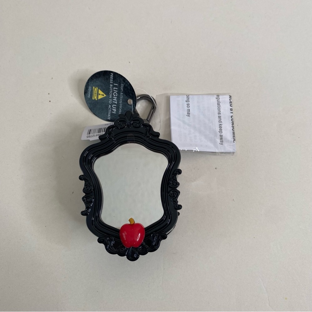 Bath & Body Works Disney Villains Evil Queen Light Up Pocketbac Holder NWT